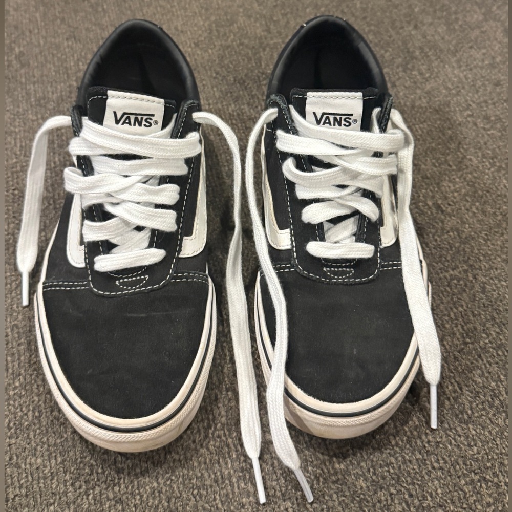 Vans Black and White Old Skool Low-Top Lace Up Sneakers women Size 7